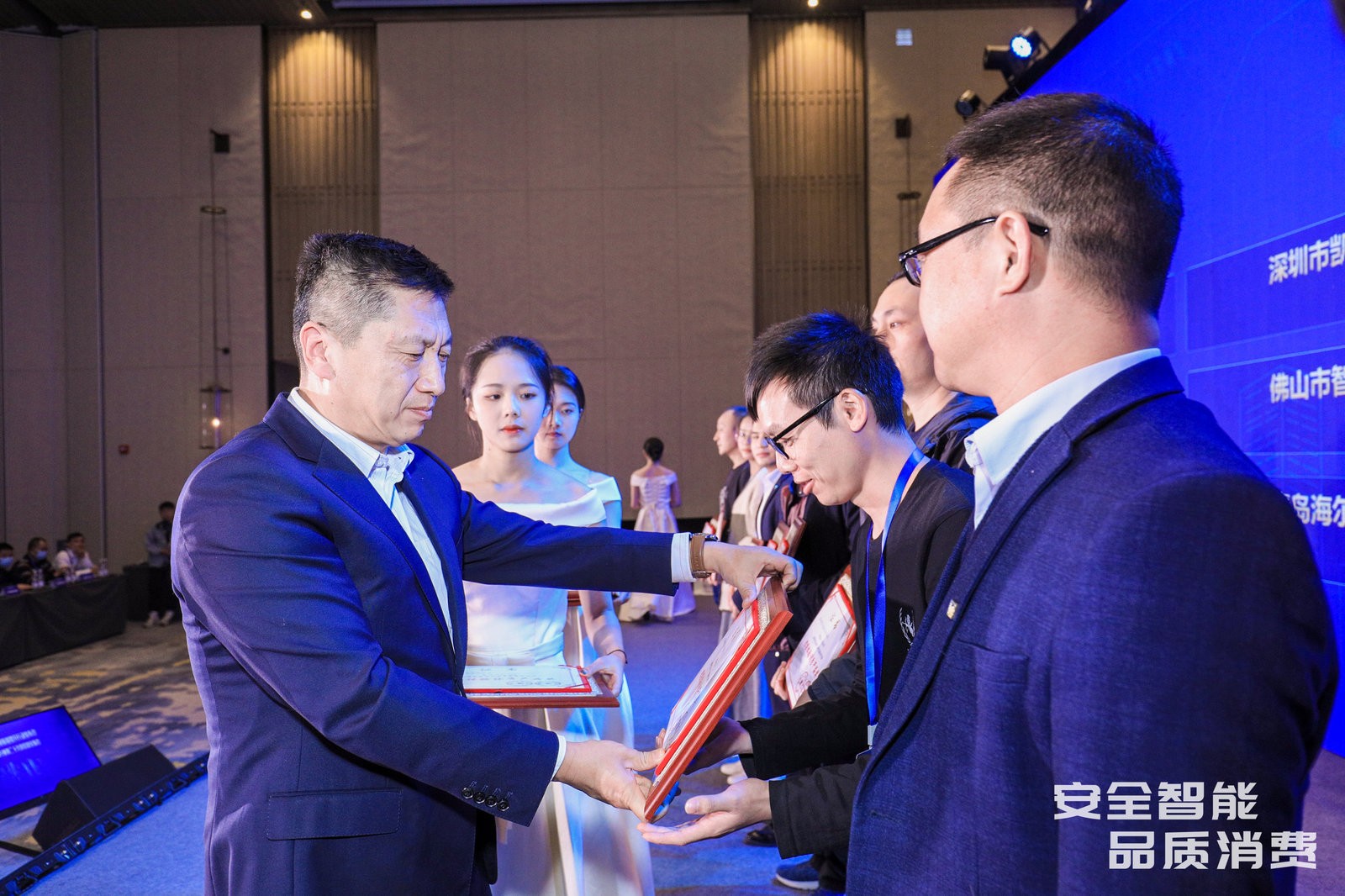 977552cmc奥6门再获殊荣：全国智能锁行业质量提升行动示范企业